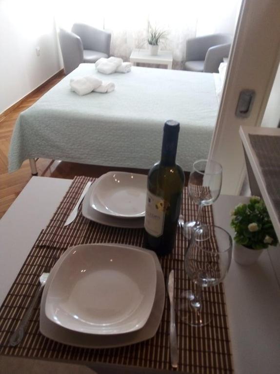 Sylvia' S Apartments เอเธนส์ ภายนอก รูปภาพ